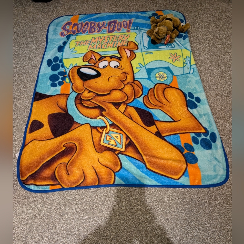 Scooby Doo Fleece Blanket Throw Blanket & Cartoon Network Plush Stuffed Toy